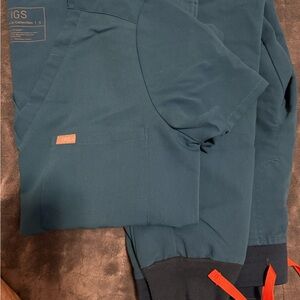 FIGS women’s Teal Pants